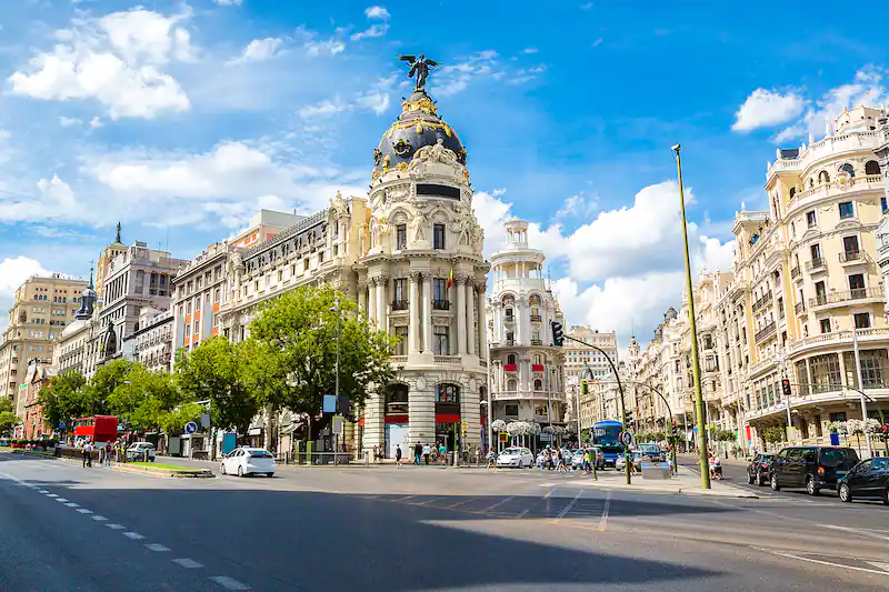 Urbis desembarca en España y ofrece 8% de Retorno en Real Estate Comercial